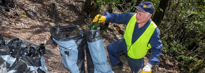 Rotary Club unearths decades-old bottle dump during Blue Mountains Clean Up
